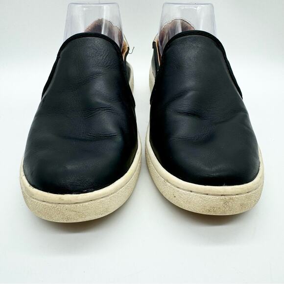 UGG Cas Black Leather Slip On Sneakers Gold Padded Heel Size 7.5 Boho Minimalist - Picture 6 of 11